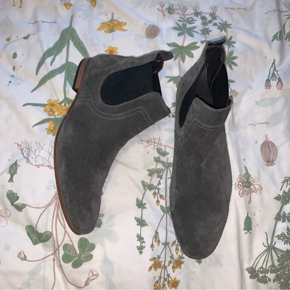 The rail shoes